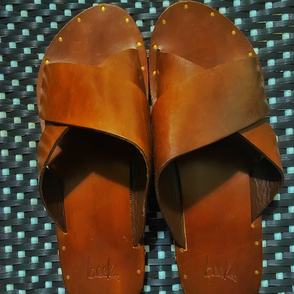 size 11 Women’s Beek Brown sandals.